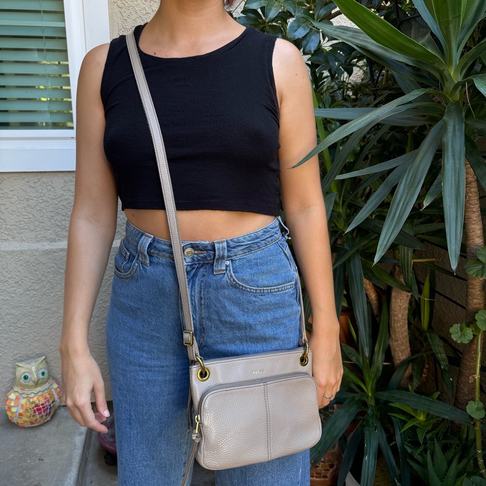 Vintage Fossil Elegant Grayish Tan Pebble Leather Crossbody Bag